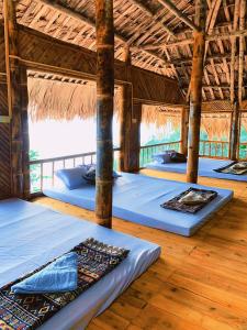a bedroom with two beds in a building at Lakeview Homestay Vu Linh in Yên Bình