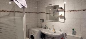 Ένα μπάνιο στο Ferienwohnung Sonnenschein +24 φωτογραφίες