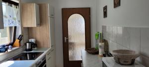 Η κουζίνα ή μικρή κουζίνα στο Ferienwohnung Sonnenschein