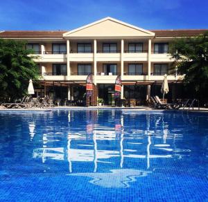 The swimming pool at or close to Hotel Bahia Pollensa
