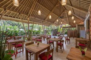 Restaurace v ubytování Kailash Suites by Pramana Villas
