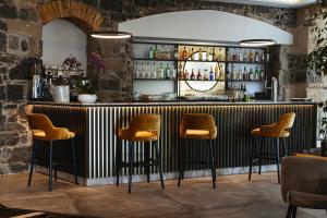 El lounge o bar de Hotel Montbrillant