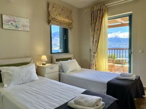 A bed or beds in a room at Villa Penelope Spartia Kefalonia