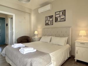 A bed or beds in a room at Villa Penelope Spartia Kefalonia