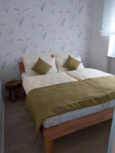 Postel nebo postele na pokoji v ubytování Wohnung Elisabeth - Parkblick - Am Buhl'schen Park 40 - zentrumsnah