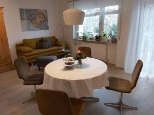 Posezení v ubytování Wohnung Elisabeth - Parkblick - Am Buhl'schen Park 40 - zentrumsnah + 10 fotografií