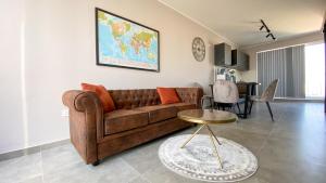 Et sittehjørne på Marsaskala Sea View Duplex Penthouse - Mive Properties