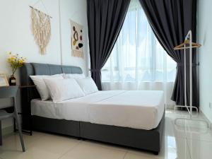 a bedroom with a bed and a window at Greenfield Residence Bandar Sunway in Petaling Jaya