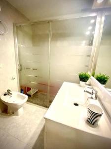 Vannas istaba naktsmītnē MyChoice ElCano by Bossh! Apartments