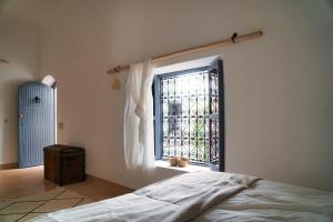 Rúm í herbergi á Riad l'Echappée, en exclusivité, 5 chambres