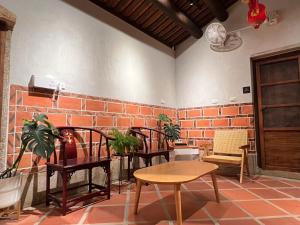 Posezení v ubytování First Floor Inn Kinmen