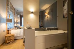 Postel nebo postele na pokoji v ubytování Luxury Lodges by Grand Hotel Sitea