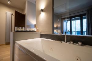 Koupelna v ubytování Luxury Lodges by Grand Hotel Sitea + 12 fotografií
