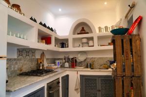 Kuchyň nebo kuchyňský kout v ubytování Riad l'Echappée, en exclusivité, 5 chambres + 27 fotografií