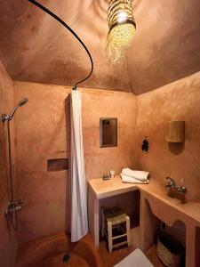 Baðherbergi á Riad l'Echappée, en exclusivité, 5 chambres