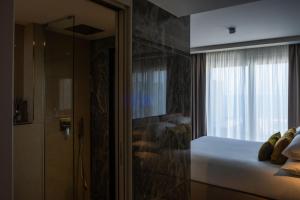 Postel nebo postele na pokoji v ubytování Deep Blu Boutique Hotel