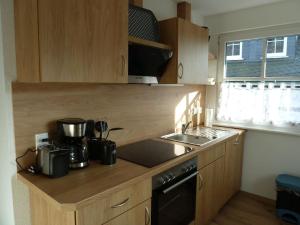 A kitchen or kitchenette at Ferienwohnung Klose