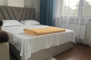 מיטה או מיטות בחדר ב-Apartament Manasa