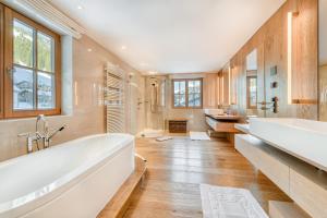 Kúpeľňa v ubytovaní Chalet Lilly - Luxury by A-Appartments mit Ski in - Ski out