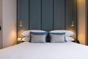 Postel nebo postele na pokoji v ubytování Deep Blu Boutique Hotel