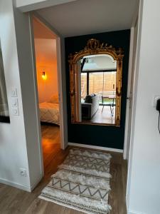 Foto dalla galleria di L'Usine du centre ville avec parking privé et jacuzzi extérieur a Concarneau