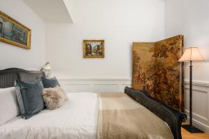 a bedroom with a bed and a painting on the wall at The Secret Library Hideaway - Royal Mile in Edinburgh