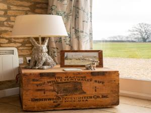Fotografija v galeriji nastanitve Pass the Keys Hare Cottage wonderful views and parking v mestu Moreton in Marsh