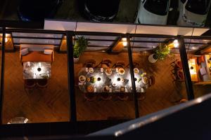 an overhead view of a table with wine bottles on it at Alan Suites in Edirne