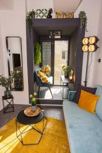 Happy Loft - Colorful Industrial Studio, fast internet, near main station 1077 Budapest, 17 Rottenbiller utca kép - 2