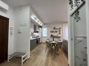 a kitchen and dining room with a table and chairs at Comfort Zone in Mestre +31 photos