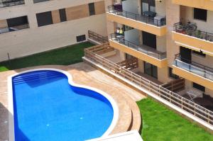 Bazén v ubytovaní LITORAL COSTA DORADA - LA SALLE Only families alebo v jeho blízkosti