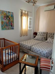 Un pat sau paturi într-o cameră la Casa Zitouna - Guest House - Kef, Tunisia