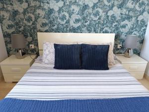 A bed or beds in a room at La Casita de Brownie