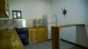 Dapur atau dapur kecil di Hakuna Woga Inn