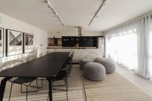 佩洛塔斯Loft com sacada, lareira e garagem no Parque Una的相册照片