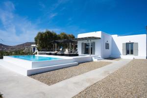 a villa with a swimming pool and a house at Private Villa Màou in Ano Mera