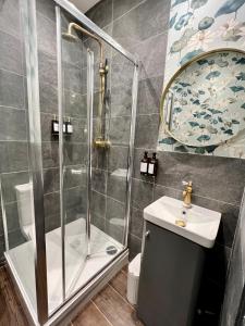 a bathroom with a shower and a sink at Kyoto Rooms Winchester in Winchester