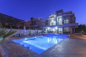 a villa with a swimming pool at night at Villa Moderno B in Oludeniz