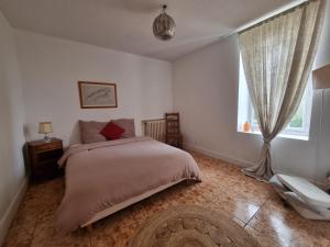 Een bed of bedden in een kamer bij Casa Sarra 52b route de lyon
