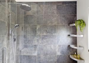 Koupelna v ubytování Beach View + 39 fotografií