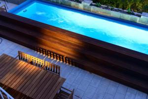 eine Aussicht über einen Pool mit Stühlen und einem Tisch in der Unterkunft Villa Grande Bukovca - Beautiful 5 bedroom villa - Sea views - Glamorous location in Dubrovnik