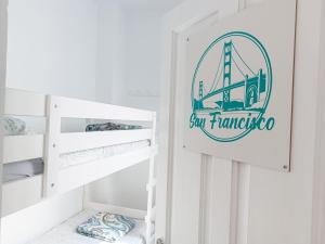 a room with a bunk bed with the san francisco sign at Daydream Medano Coliving in El Médano