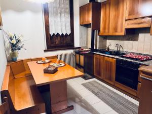 Η κουζίνα ή μικρή κουζίνα στο Casa vacanza Noe’ -Longarone (BL)
