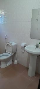 Ένα μπάνιο στο mamacollins homestay