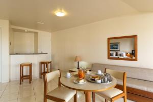 a dining room with a table and chairs at UBERABA APART HOTEL in Uberaba