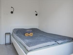 Posteľ alebo postele v izbe v ubytovaní Apartament Smart Kamienica Grochów with free parking