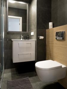 Kúpeľňa v ubytovaní Apartament Smart Kamienica Grochów with free parking + 24 fotografií