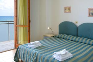 Postel nebo postele na pokoji v ubytování Hotel Embassy