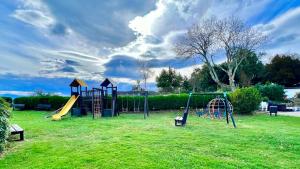 Aire de jeux pour enfants de l'établissement Hotel Gudamendi