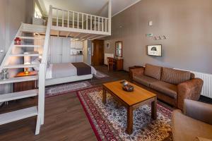 Postel nebo postele na pokoji v ubytování Ef Zin Hotel Arachova